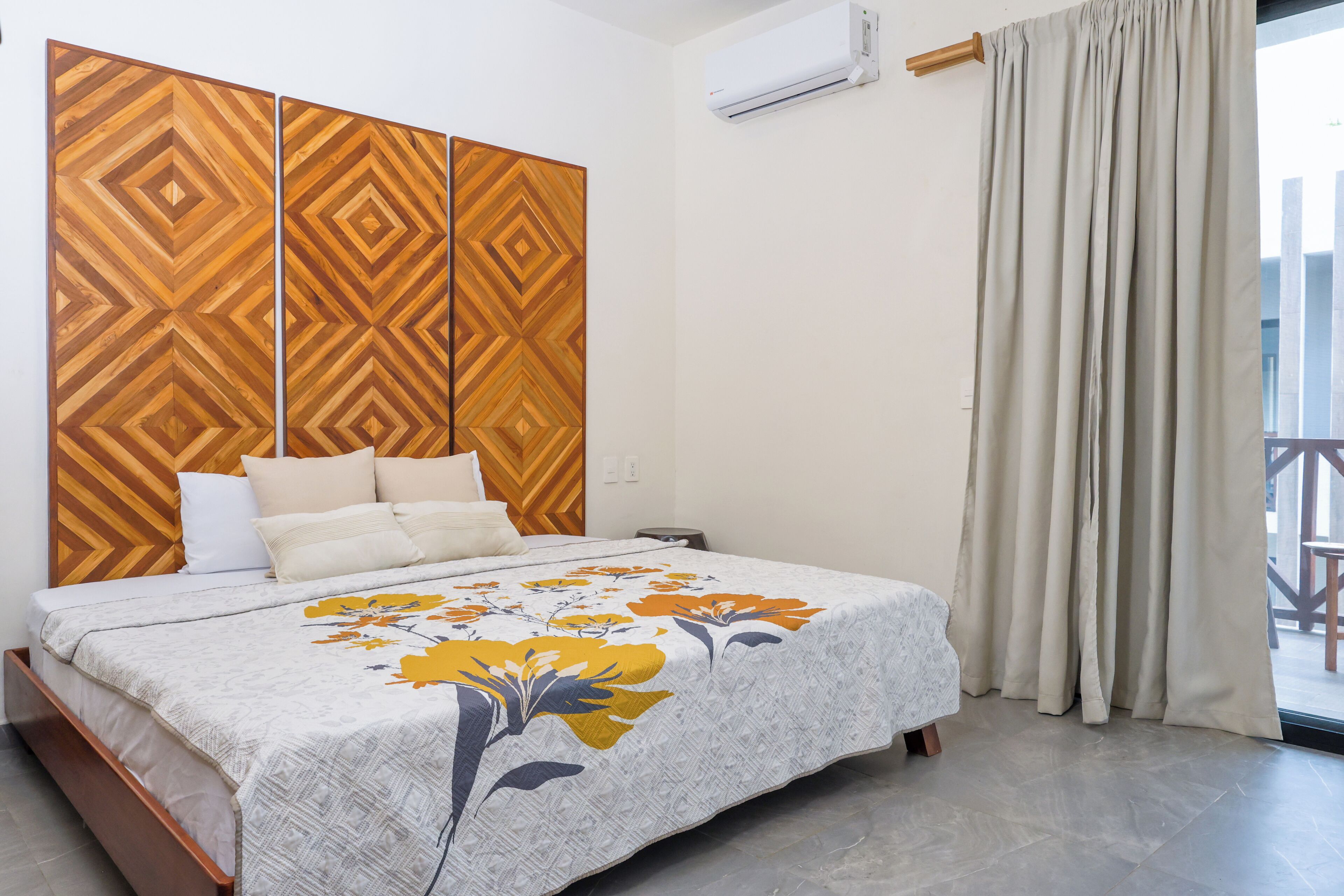 Economy Apartment, 1 King Bed with Sofa bed | Iron/ironing board, free cribs/infant beds, free WiFi, bed sheets