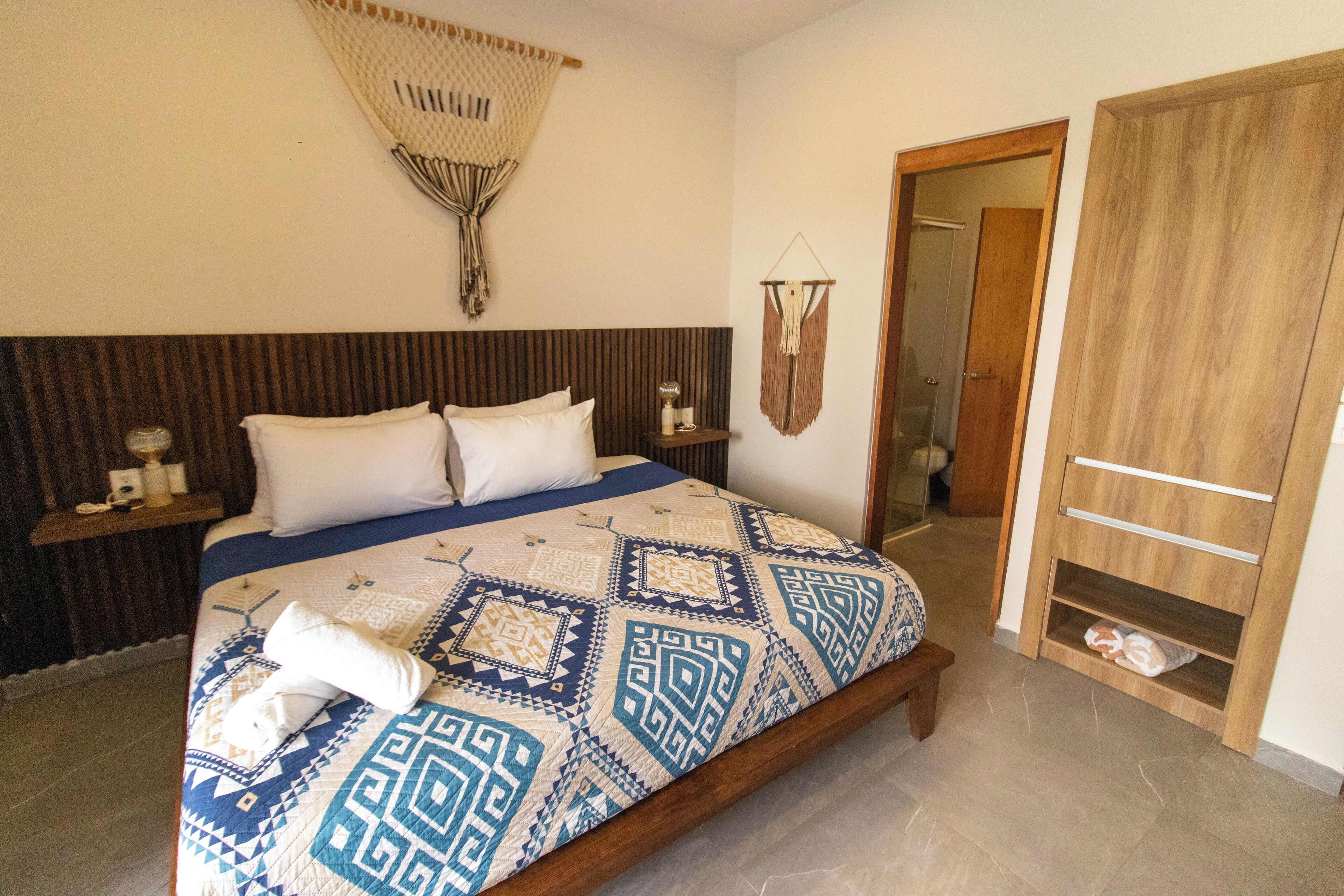 Economy Apartment, 1 King Bed with Sofa bed | Iron/ironing board, free cribs/infant beds, free WiFi, bed sheets