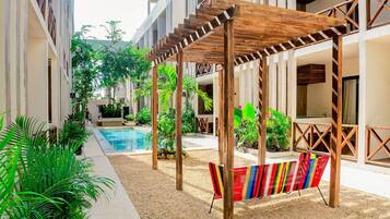 8 buitenzwembaden, parasols voor strand/zwembad