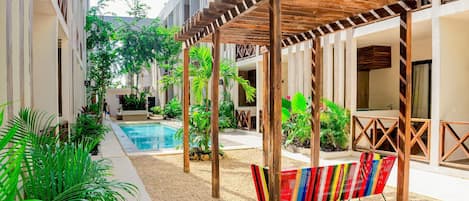 8 outdoor pools, open 8:00 AM to 9:00 PM, pool umbrellas