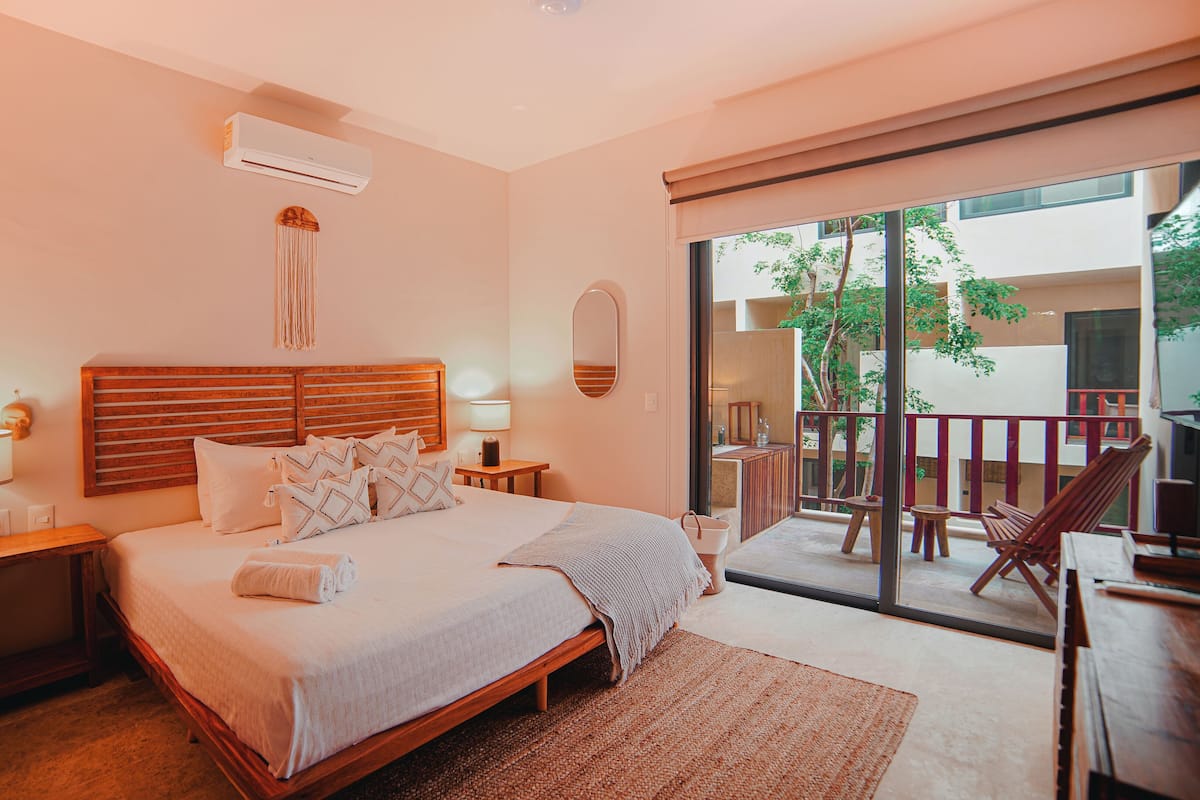 Standard Room, 1 King Bed with Sofa bed