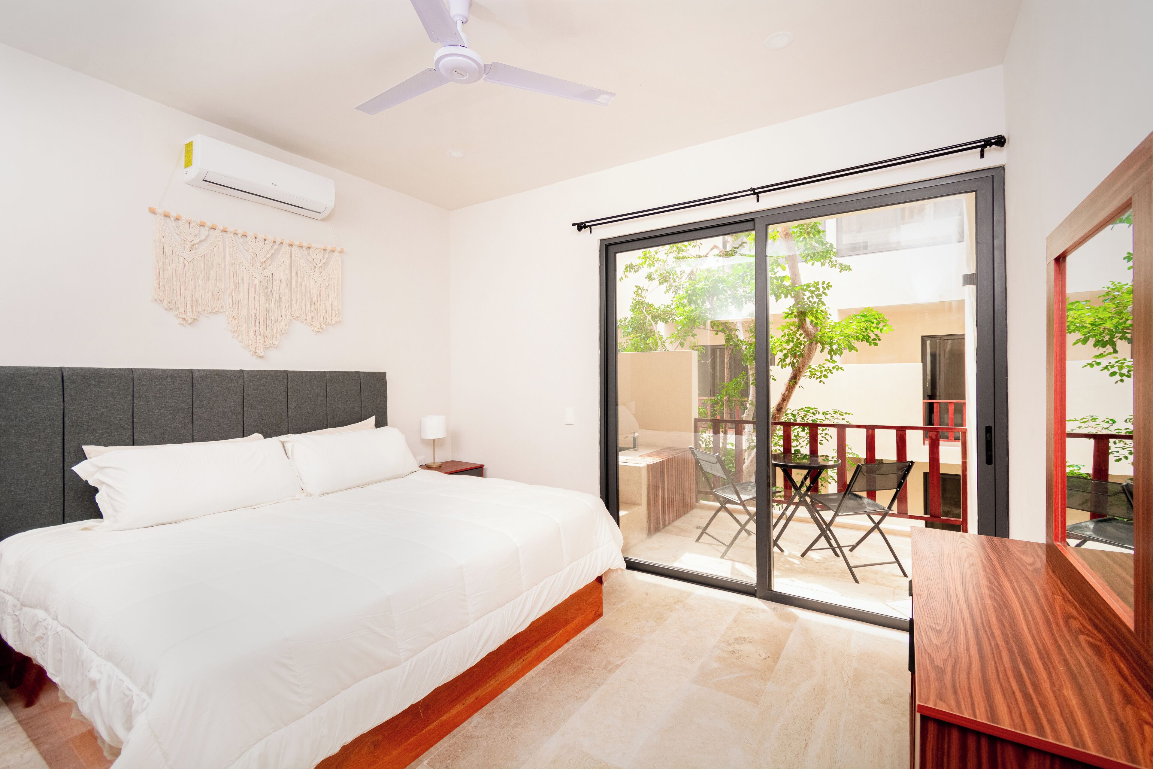 Standard Apartment, 1 King Bed with Sofa bed | Iron/ironing board, free cribs/infant beds, free WiFi, bed sheets