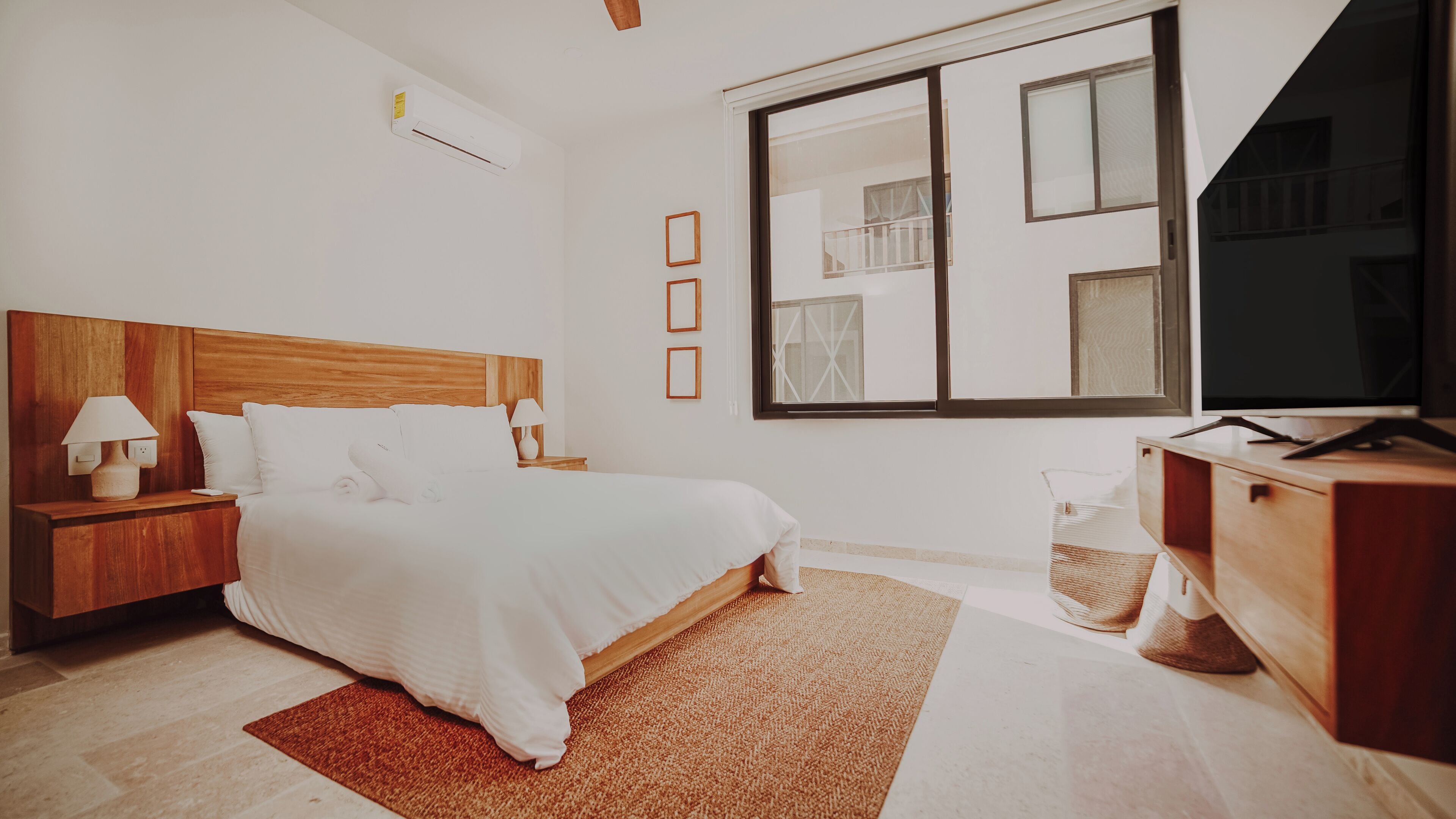 Deluxe Apartment, 6 Bedrooms, Balcony | Iron/ironing board, free cribs/infant beds, free WiFi, bed sheets