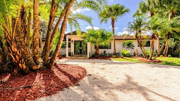 Bagian depan properti