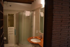 Combinazione doccia/vasca, asciugacapelli, bidet, asciugamani