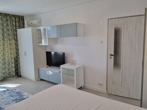 1 bedroom, desk, iron/ironing board, free WiFi