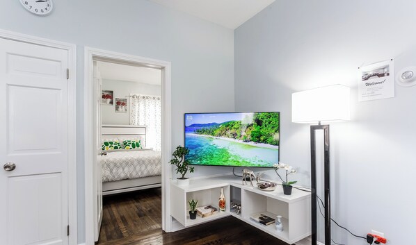 2 slaapkamers, een bureau, een strijkplank/strijkijzer, gratis wifi