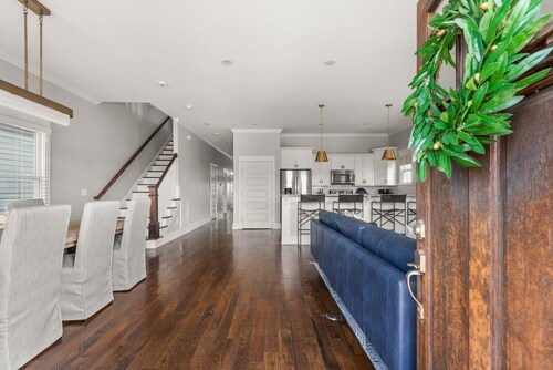 Entire Home: 2 living rooms: 10 minutes downtown: 2 blocks to 14TENN