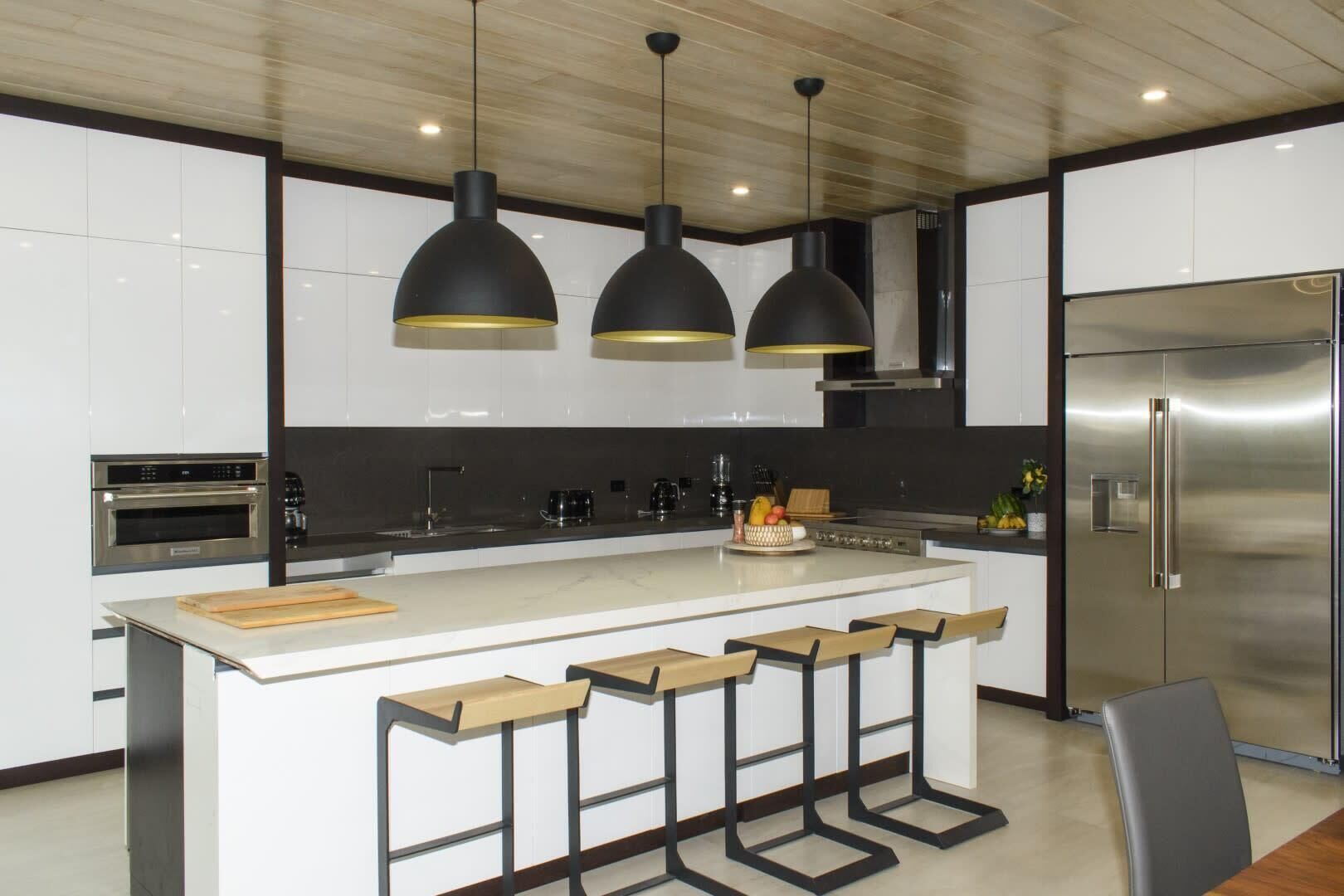 Fridge, stovetop, dishwasher