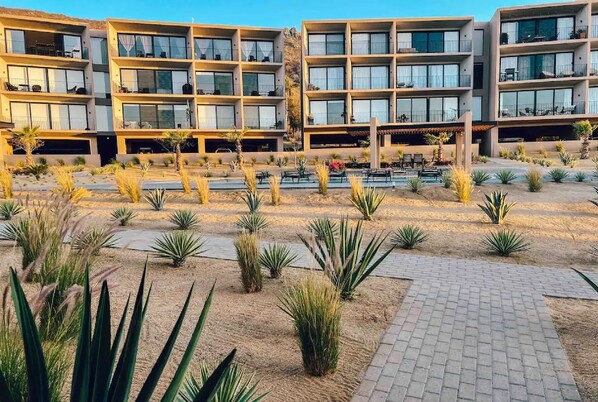 Condo clásico | Vista al jardín