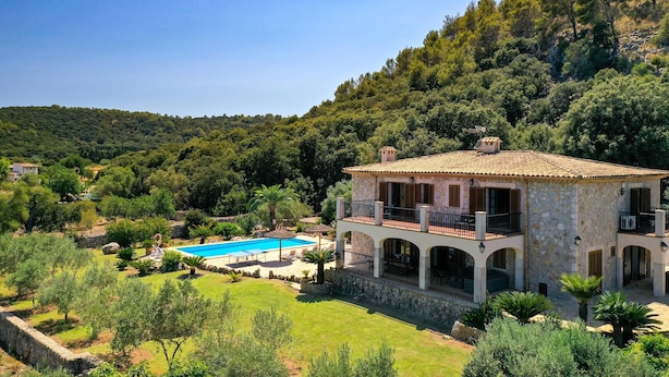 A two-story stone house with a swimming pool, surrounded by lush greenery and hills. - Plumera, Finca 5StarsHome Mallorca (Pollensa / Pollença)