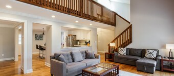 A Spacious Place for Everyone. Sanford Stadium, Downtown and Dining So Close!