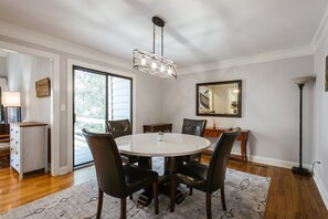 Dining - A Spacious Place for Everyone. Sanford Stadium, Downtown and Dining So Close! (Athens)