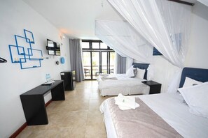 1 bedroom, WiFi - Charming Beachfront Hotel Room With Pool (San Clemente)