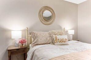 3 chambres, coffres-forts dans les chambres, bureau