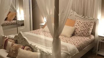 1 quarto, cofres nos quartos, escrivaninha