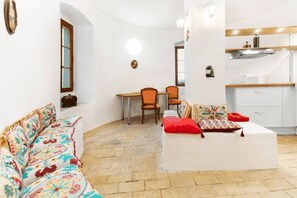 TV - Medieval apartment Juliette (Clarens)