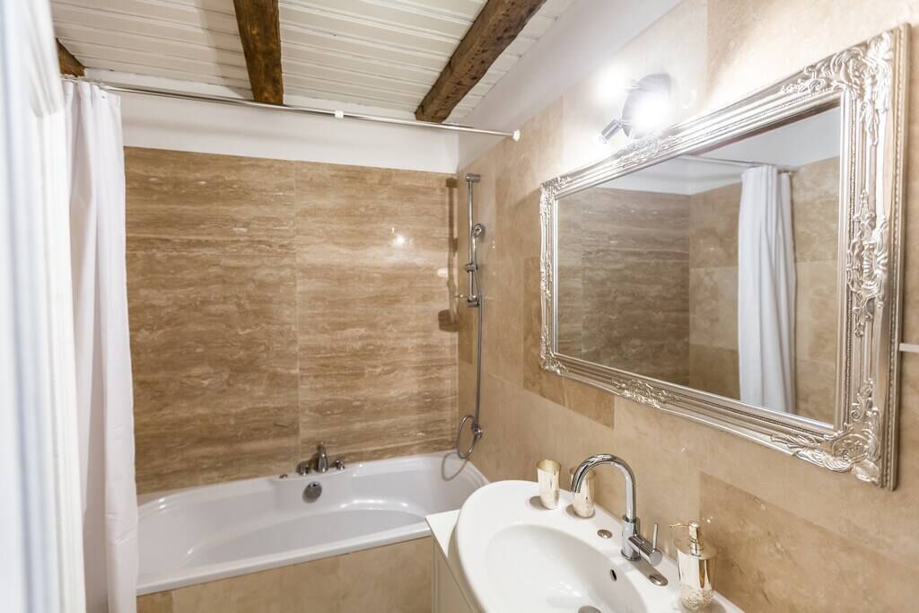 Hårtork och handdukar