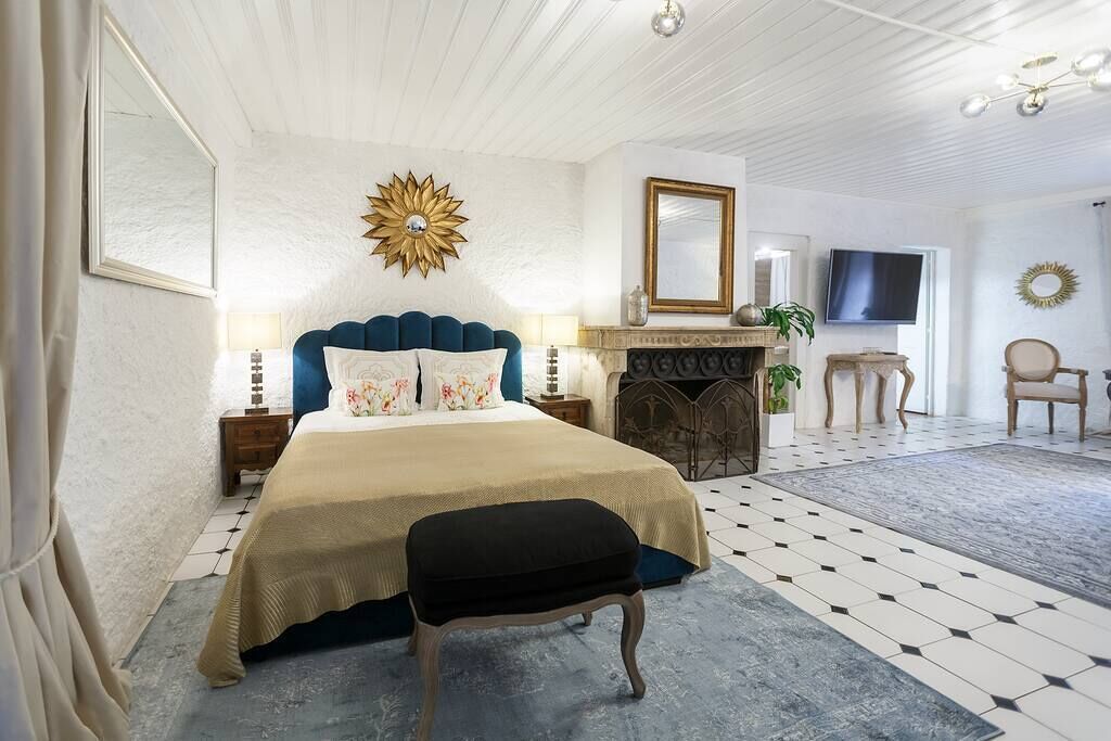 1 sovrum, strykjärn/strykbräda och sängkläder