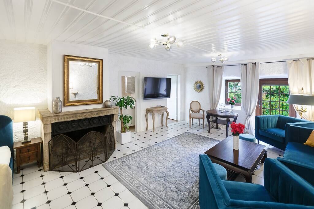 Televisión, chimenea