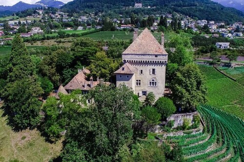 A castle spirit apartment in Château du Châtelard