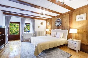 1 bedroom, iron/ironing board, bed sheets