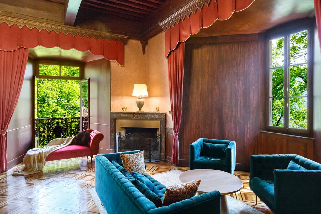 Télévision, cheminée