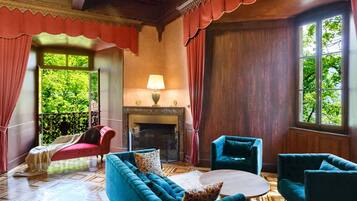 Télévision, cheminée