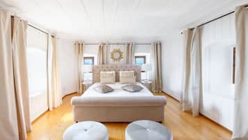 4 bedrooms, iron/ironing board, bed sheets