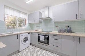 Coffee/tea maker, fridge, microwave, oven