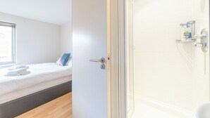Unclassified image, 3 of 27, button - Spacious 2BDR Flat in the Heart of West London (London)