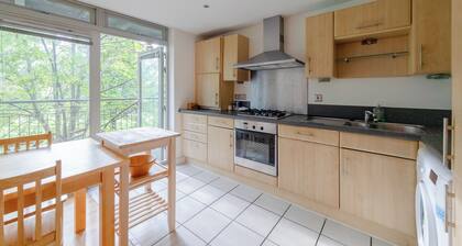 Spacious 2BD Flat in the Heart of West London