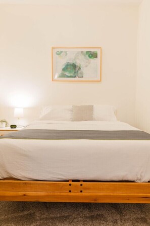 1 bedroom, desk, iron/ironing board, WiFi