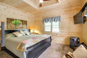 2 bedrooms, desk, free Internet, bed sheets - Idyllic Cabin in the Heart of Hocking Hills (Rockbridge)
