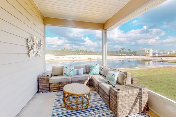 Terrace/patio - Stunning, dog-friendly, panhandle home with central AC, patio, pool & 4 bikes (Port St. Joe)