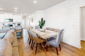 Dining - Stunning, dog-friendly, panhandle home with central AC, patio, pool & 4 bikes (Port St. Joe)