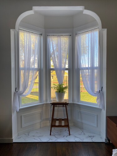  1887 large Ferndale Farmhouse with amazing views! Completely updated.