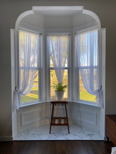  1887 large Ferndale Farmhouse with amazing views! Completely updated.