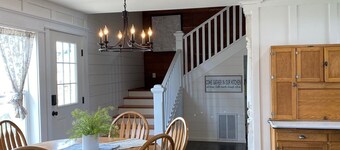  1887 large Ferndale Farmhouse with amazing views! Completely updated.