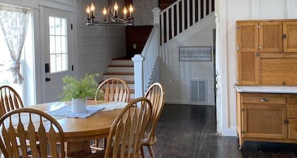 1887 large Ferndale Farmhouse with amazing views! Completely updated.
