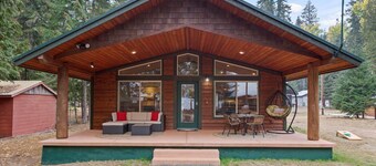 Priest Lake Family Cabin w/ Private Beach Access