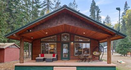 Priest Lake Family Cabin w/ Private Beach Access