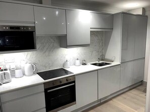 Căn hộ | Bếp riêng | Tủ lạnh, lò vi sóng, lò nướng, bếp nấu