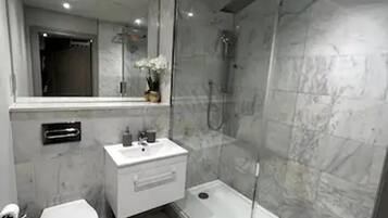 Apartment | Bathroom | Shower, towels
