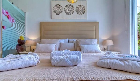 2 habitaciones, tabla de planchar con plancha y cuna de viaje 