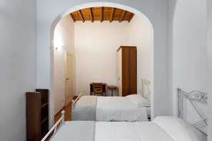 5 habitaciones, tabla de planchar con plancha y wifi gratis 