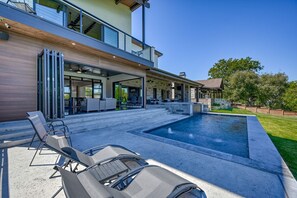 Outdoor pool - BEST ARM OF THE LAKE!  6 BR/5 1/2 BA, SLEEPS 14, POOL/SPA, COVERED DOCK W LIFT (Kingsland)