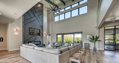 BEST ARM OF THE LAKE! 6 BR/5 1/2 BA, SLEEPS 14, POOL/SPA, COVERED DOCK W LIFT