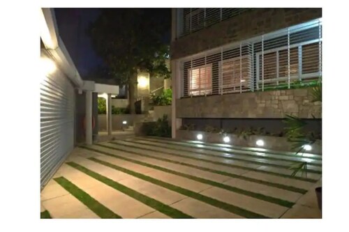 A3 Full Team House and High Security. US Emb Zone