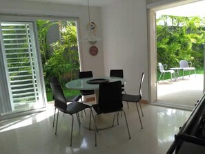 تناول الطعام